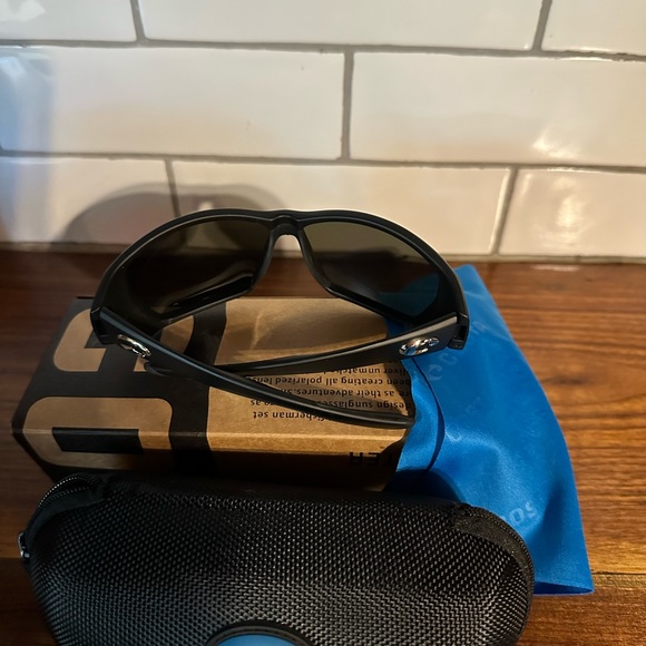 Costa 100 percent polarized and provide 100 percent iv a/b/c protection. 580p - Picture 6 of 12